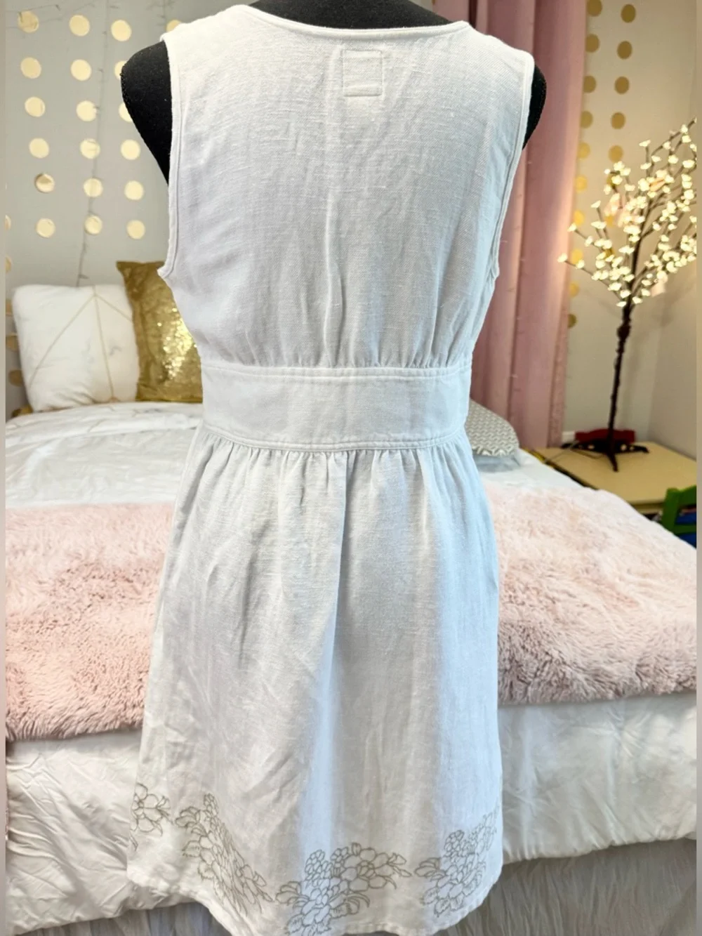 IZOD White Linen Blend Dress S Sleeveless Embroidered Hem Fit & Flare Summer - Picture 5 of 7